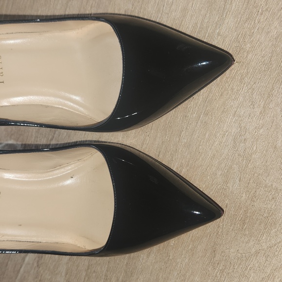 Shoes - Picture 4 of 8